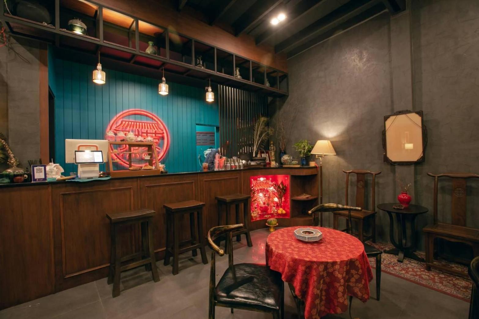 Caiyong Hometel & Cafe'S Studio Bangkok Exterior photo